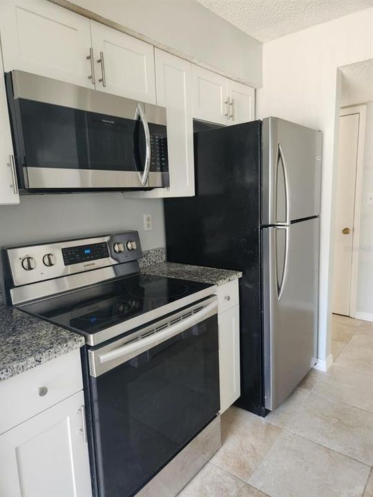 Active With Contract: $1,295 (1 beds, 1 baths, 581 Square Feet)