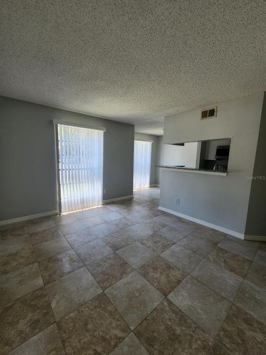 Active With Contract: $1,295 (1 beds, 1 baths, 581 Square Feet)