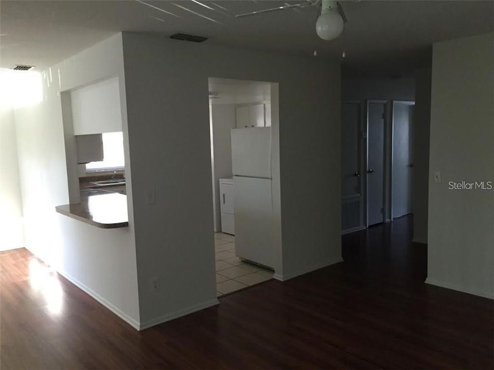 Active With Contract: $1,600 (2 beds, 2 baths, 905 Square Feet)