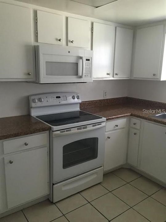 Active With Contract: $1,600 (2 beds, 2 baths, 905 Square Feet)