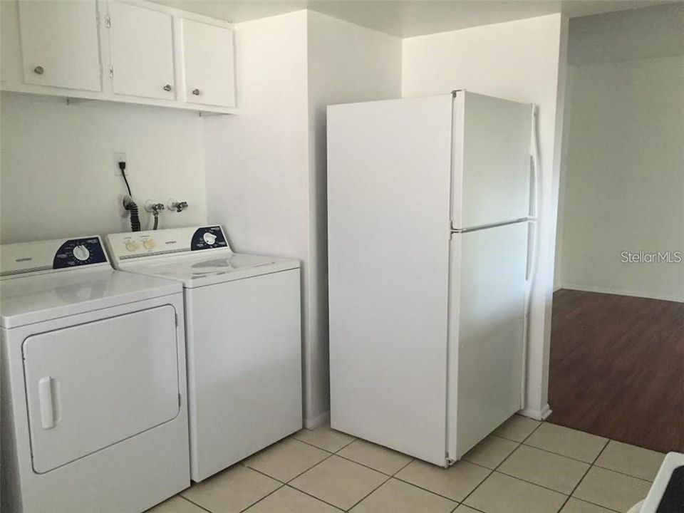 Active With Contract: $1,600 (2 beds, 2 baths, 905 Square Feet)