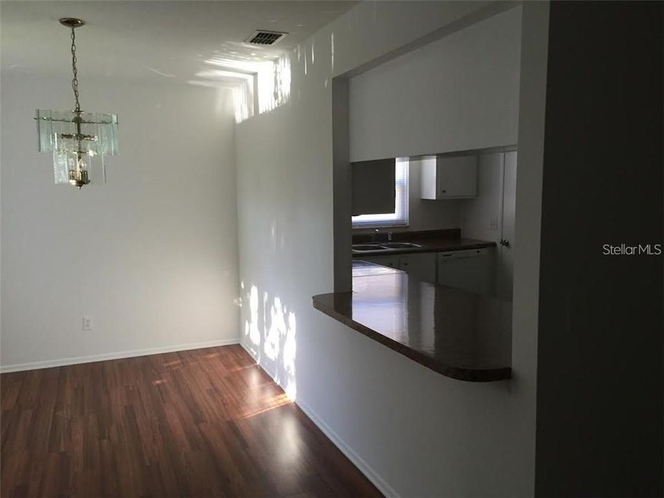 Active With Contract: $1,600 (2 beds, 2 baths, 905 Square Feet)