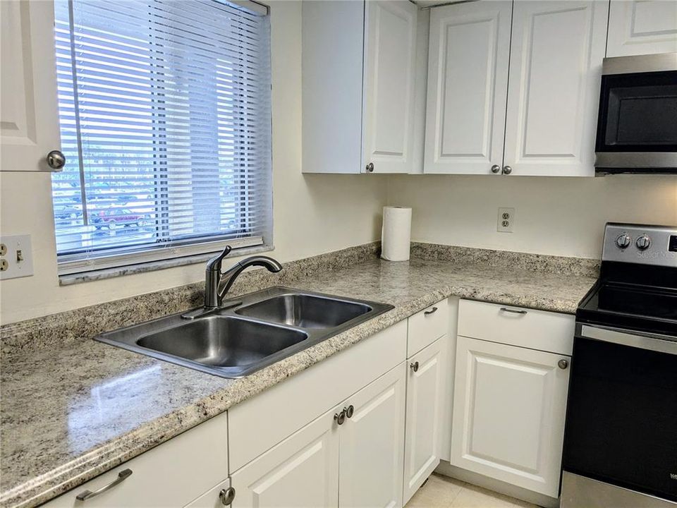 Active With Contract: $1,300 (2 beds, 2 baths, 1144 Square Feet)