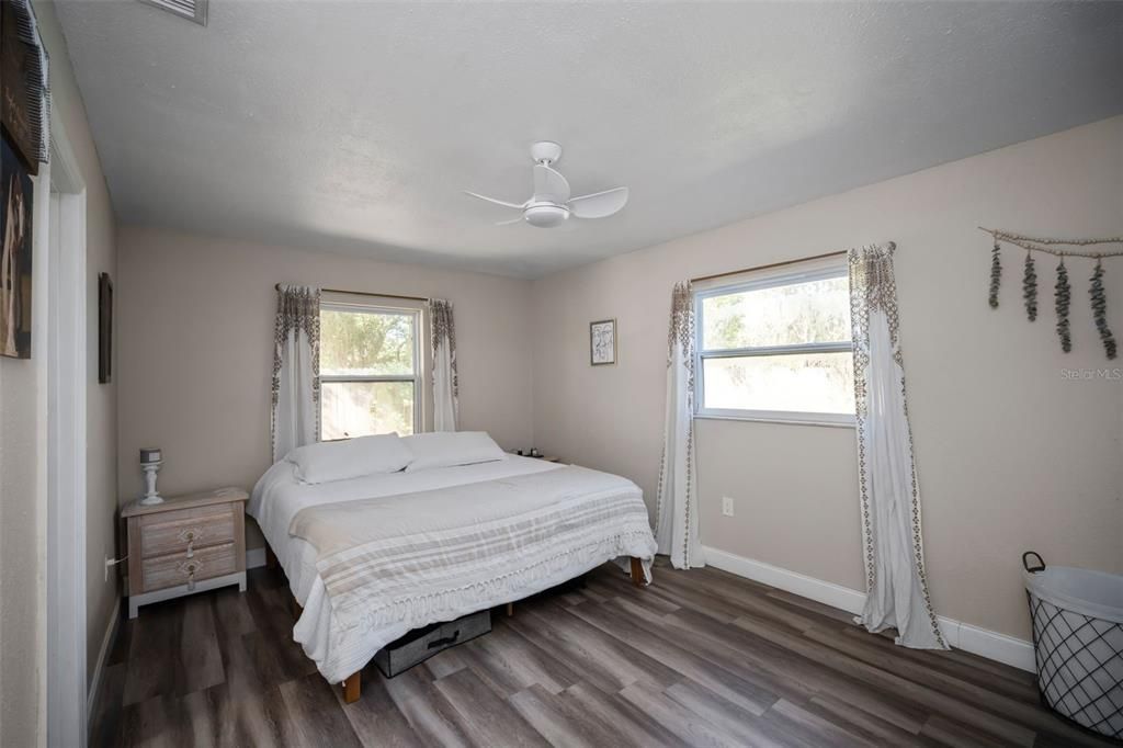 For Sale: $260,000 (3 beds, 2 baths, 1139 Square Feet)