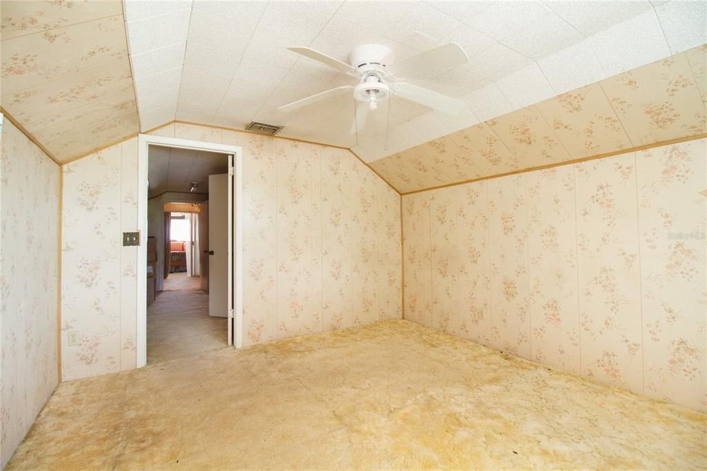 Main House-Upstairs Bedroom