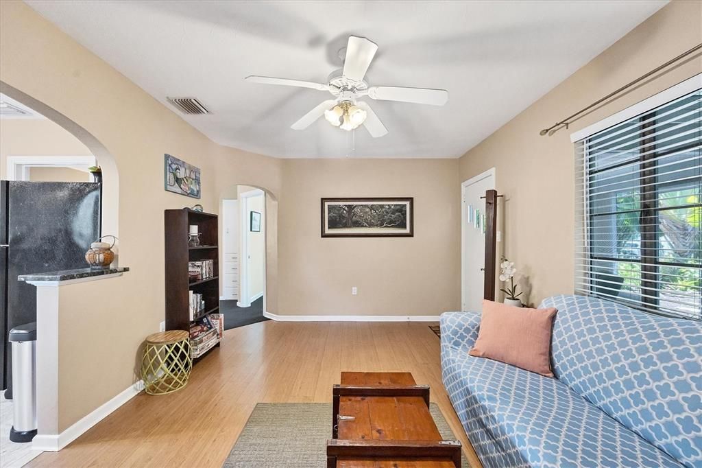 For Sale: $425,000 (1 beds, 1 baths, 831 Square Feet)