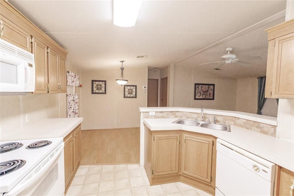 For Sale: $152,000 (3 beds, 2 baths, 1056 Square Feet)