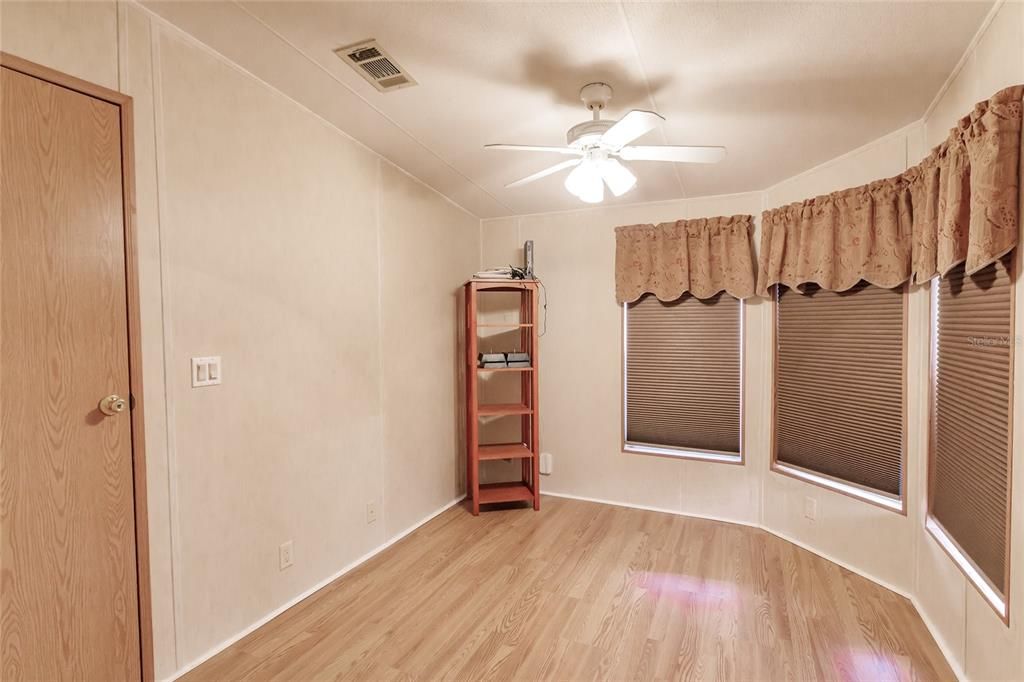 For Sale: $152,000 (3 beds, 2 baths, 1056 Square Feet)