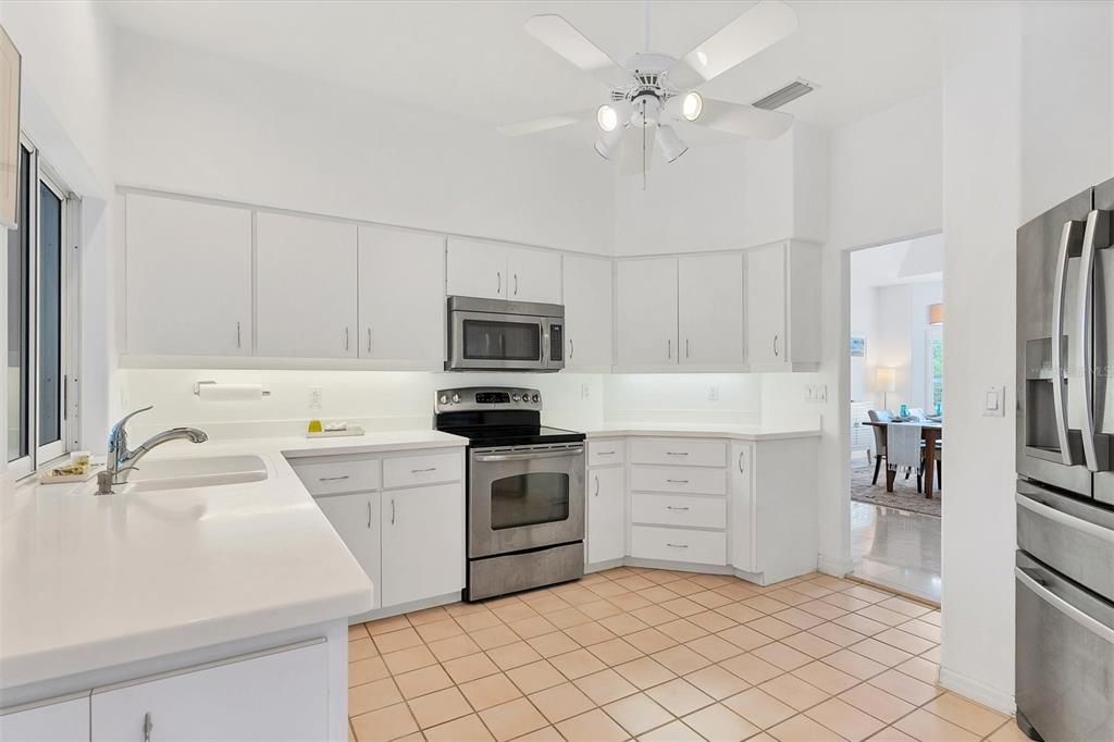 Active With Contract: $750,000 (3 beds, 2 baths, 2445 Square Feet)