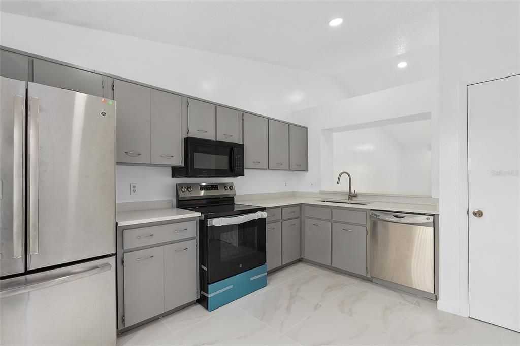 Active With Contract: $384,900 (3 beds, 2 baths, 1328 Square Feet)