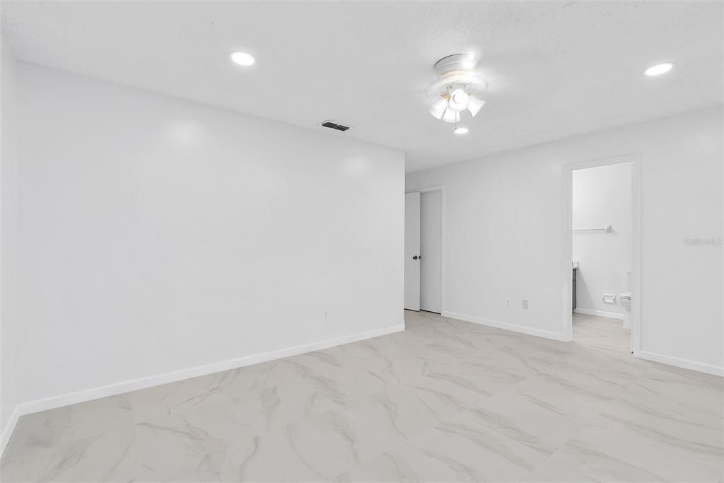 Active With Contract: $384,900 (3 beds, 2 baths, 1328 Square Feet)