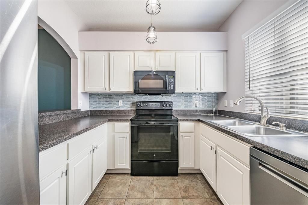 For Sale: $259,999 (2 beds, 2 baths, 1496 Square Feet)