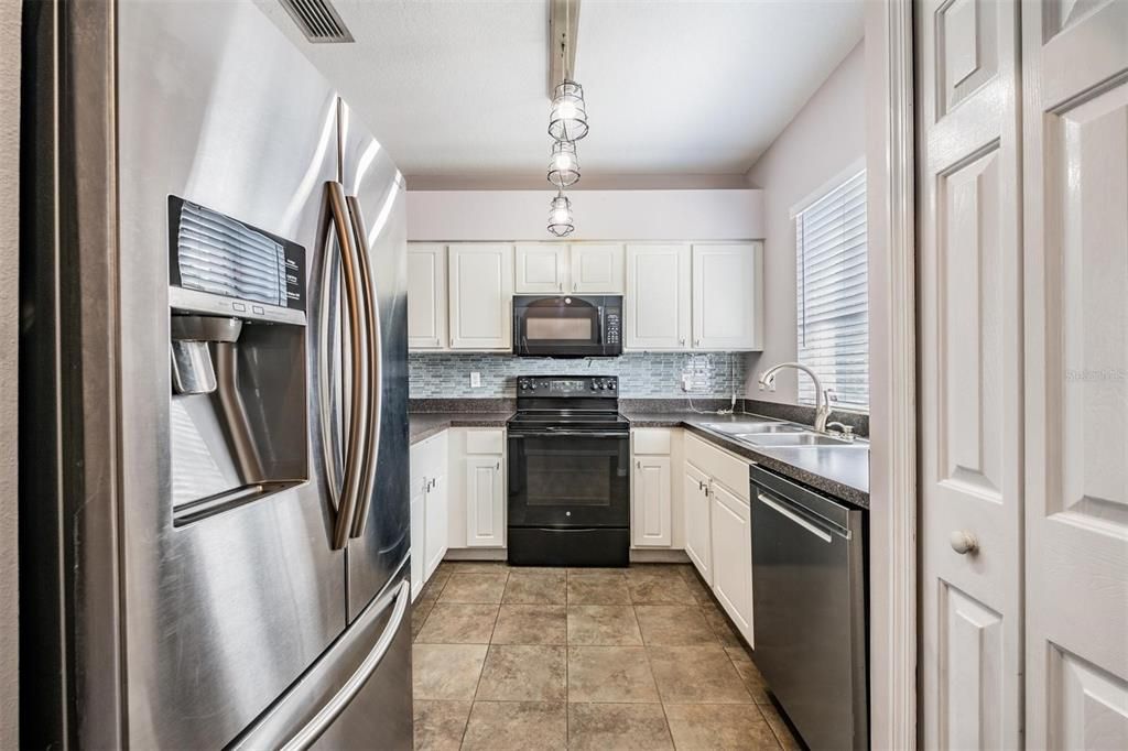 For Sale: $259,999 (2 beds, 2 baths, 1496 Square Feet)