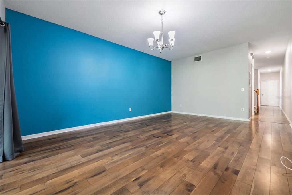 For Sale: $259,999 (2 beds, 2 baths, 1496 Square Feet)