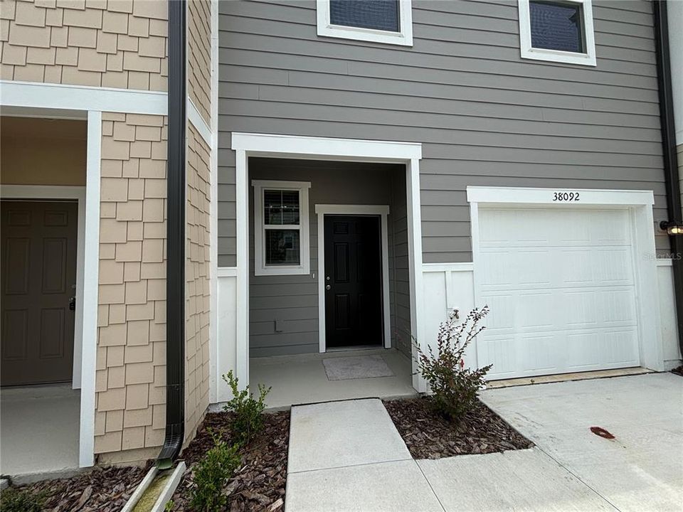 Active With Contract: $1,850 (3 beds, 2 baths, 1386 Square Feet)