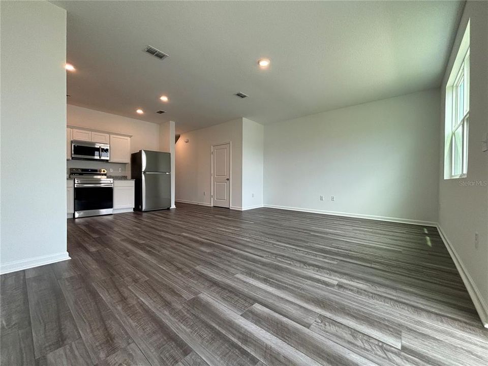 Active With Contract: $1,850 (3 beds, 2 baths, 1386 Square Feet)