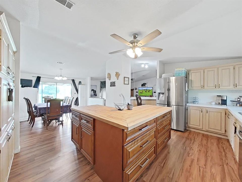 For Sale: $449,000 (3 beds, 2 baths, 1782 Square Feet)