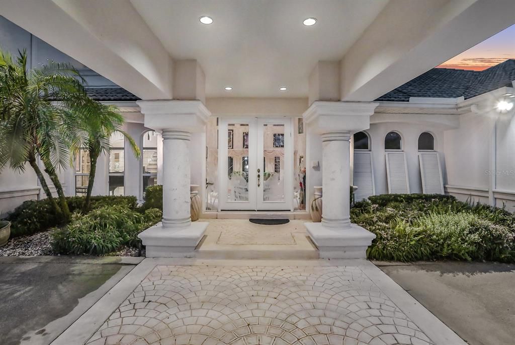 For Sale: $1,895,000 (6 beds, 6 baths, 7113 Square Feet)