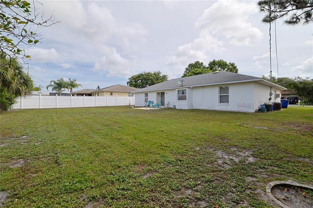 Active With Contract: $318,975 (3 beds, 2 baths, 1485 Square Feet)