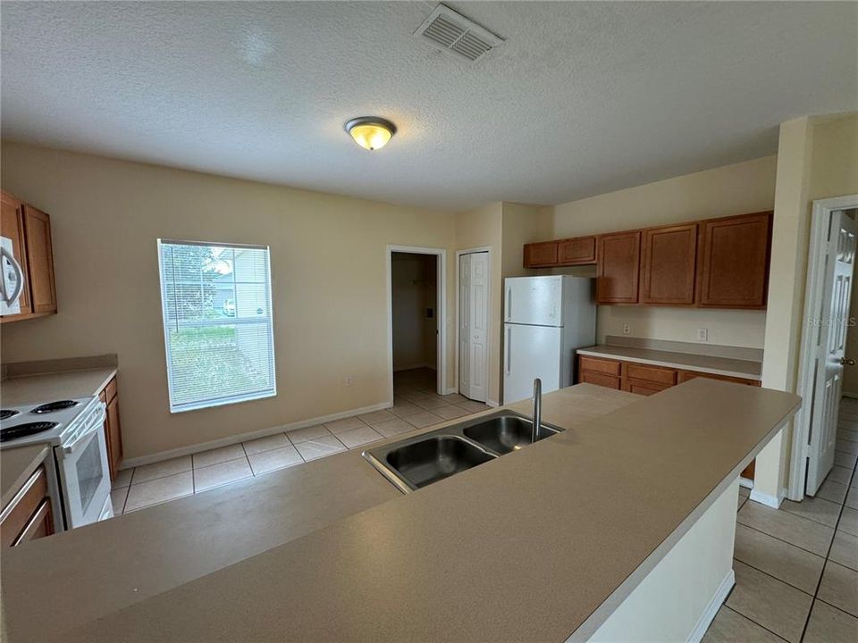 For Rent: $1,795 (3 beds, 2 baths, 1431 Square Feet)