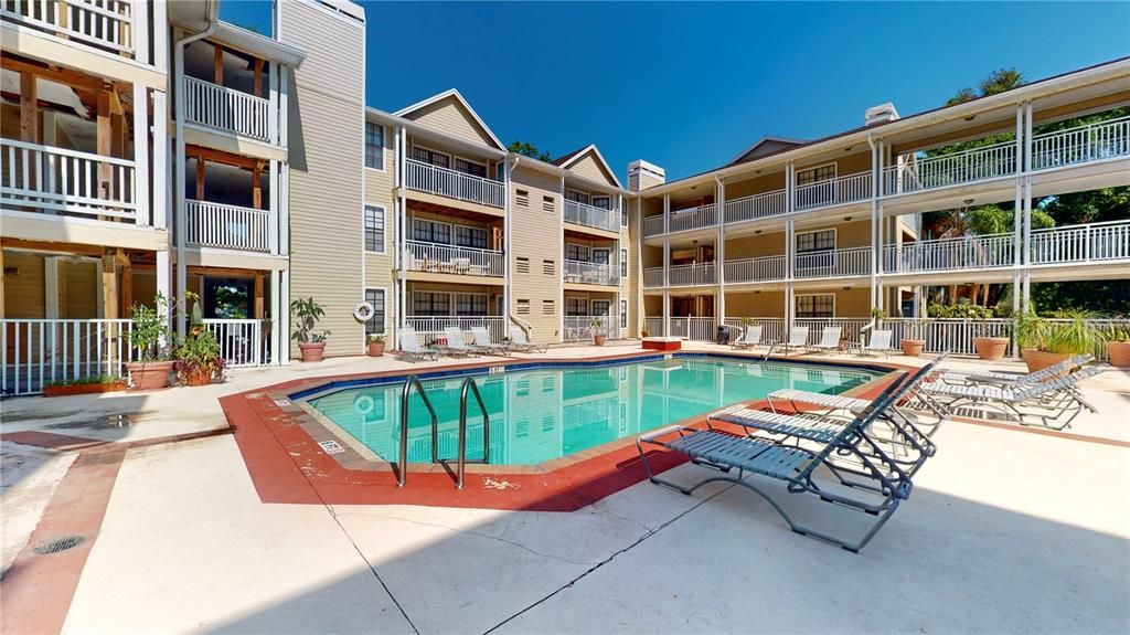 Active With Contract: $1,600 (1 beds, 1 baths, 631 Square Feet)