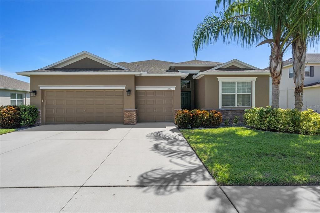 Active With Contract: $430,000 (4 beds, 3 baths, 2293 Square Feet)