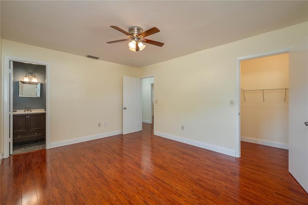 For Rent: $2,430 (4 beds, 2 baths, 1813 Square Feet)