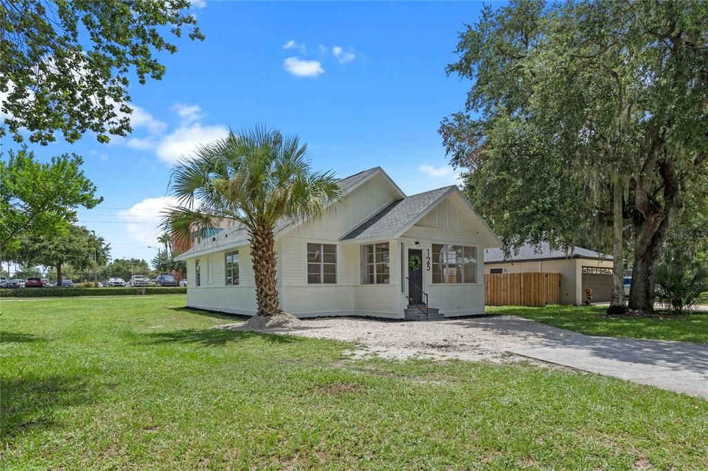 Active With Contract: $250,000 (3 beds, 1 baths, 1236 Square Feet)