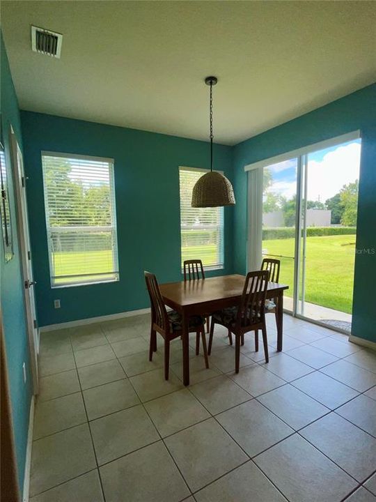 eat in kitchen with views of the pond/fountain