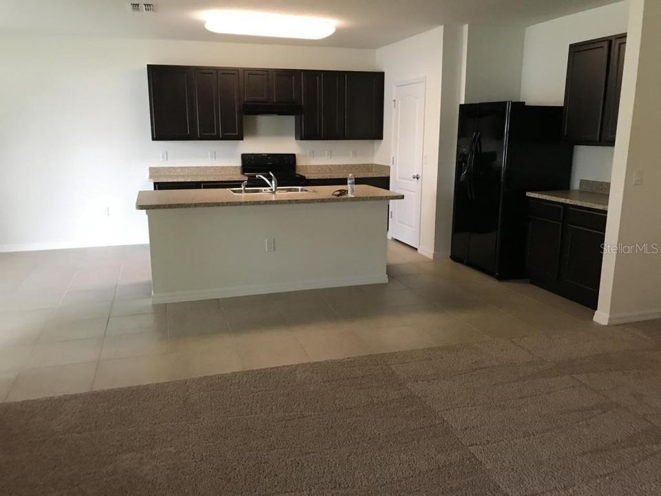 For Rent: $2,050 (4 beds, 2 baths, 2318 Square Feet)