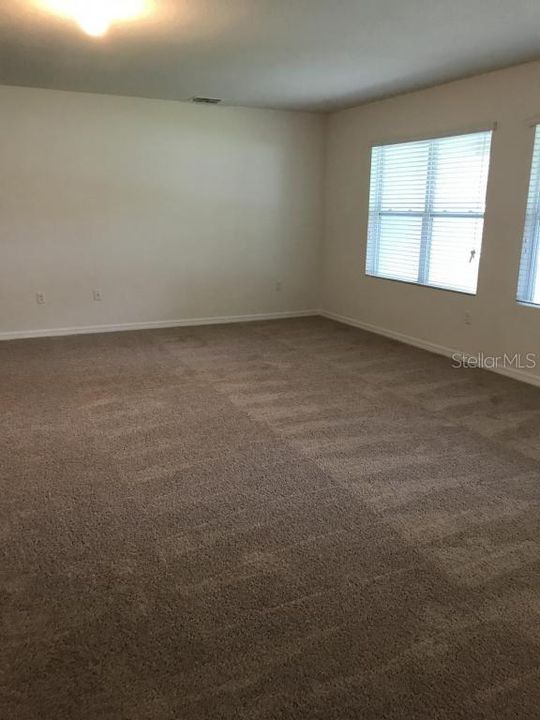 For Rent: $2,050 (4 beds, 2 baths, 2318 Square Feet)