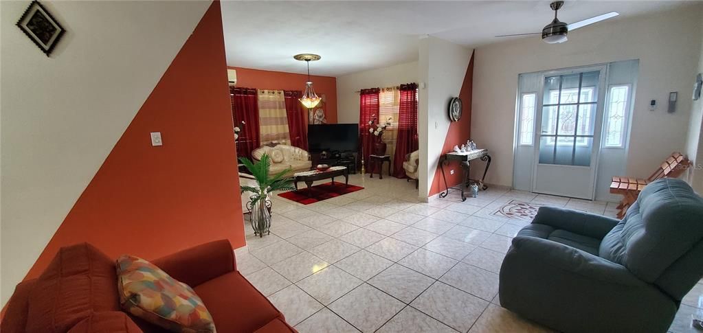 Vendido Recientemente: $287,500 (3 camas, 2 baños, 1833 Pies cuadrados)