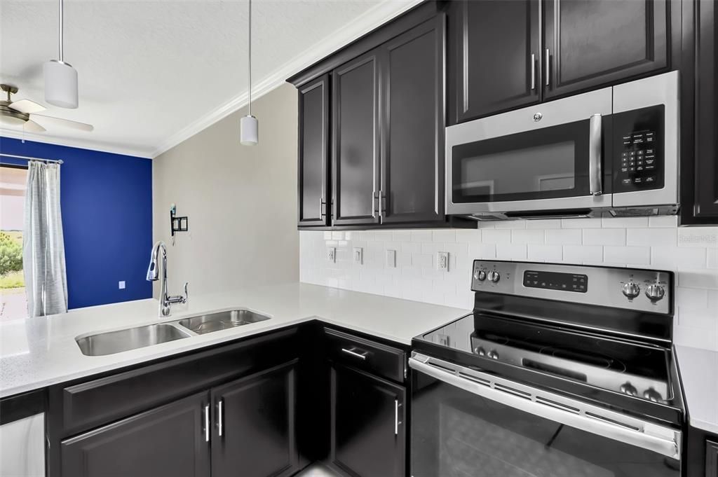 Active With Contract: $2,195 (3 beds, 2 baths, 1828 Square Feet)