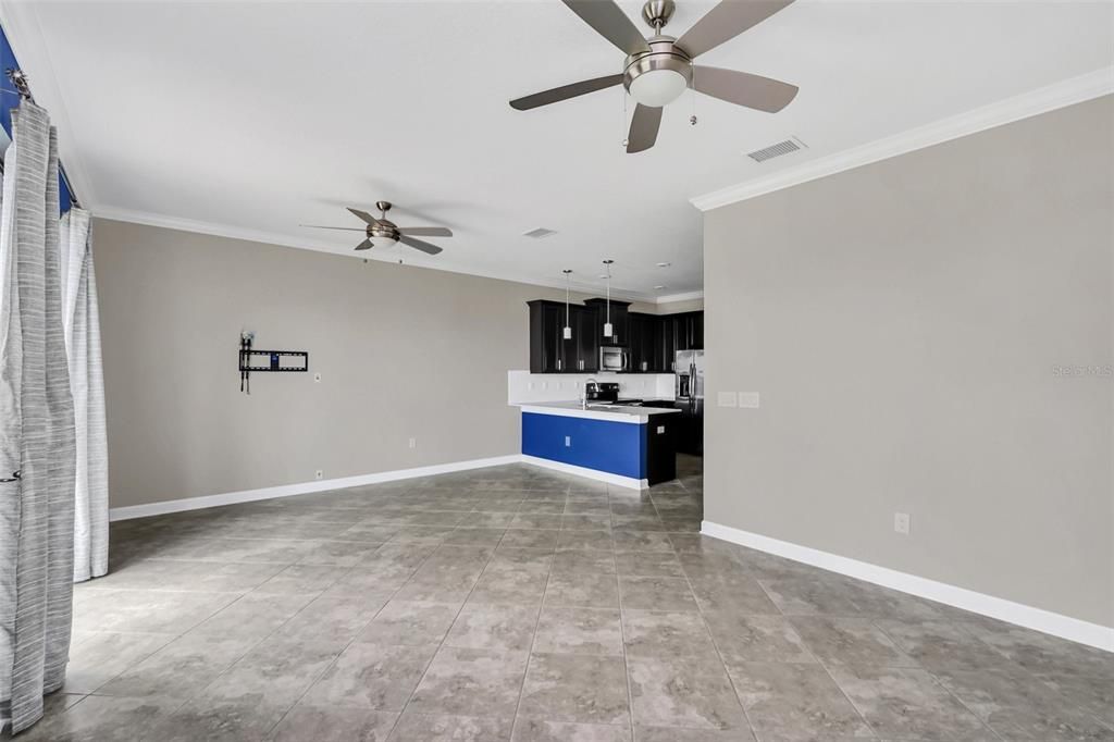 Active With Contract: $2,195 (3 beds, 2 baths, 1828 Square Feet)