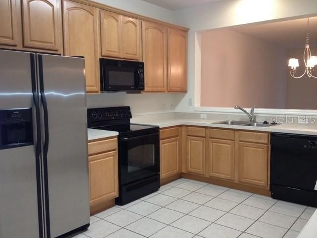 For Rent: $1,995 (3 beds, 2 baths, 1687 Square Feet)