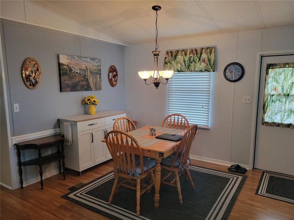 For Sale: $174,900 (2 beds, 2 baths, 978 Square Feet)