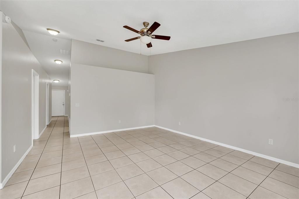 For Rent: $1,525 (3 beds, 2 baths, 1240 Square Feet)