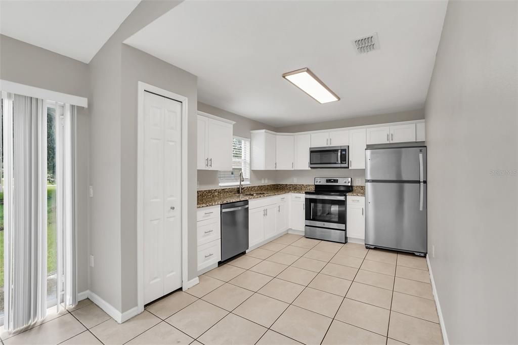 For Rent: $1,525 (3 beds, 2 baths, 1240 Square Feet)