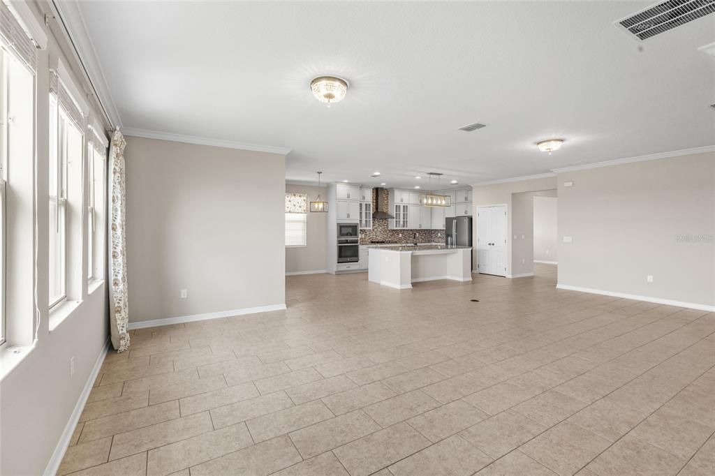 Active With Contract: $555,000 (4 beds, 3 baths, 2463 Square Feet)