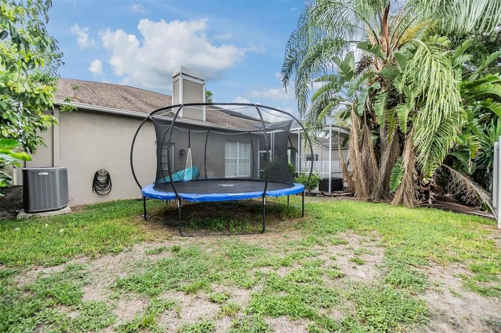 Active With Contract: $565,000 (4 beds, 2 baths, 2571 Square Feet)