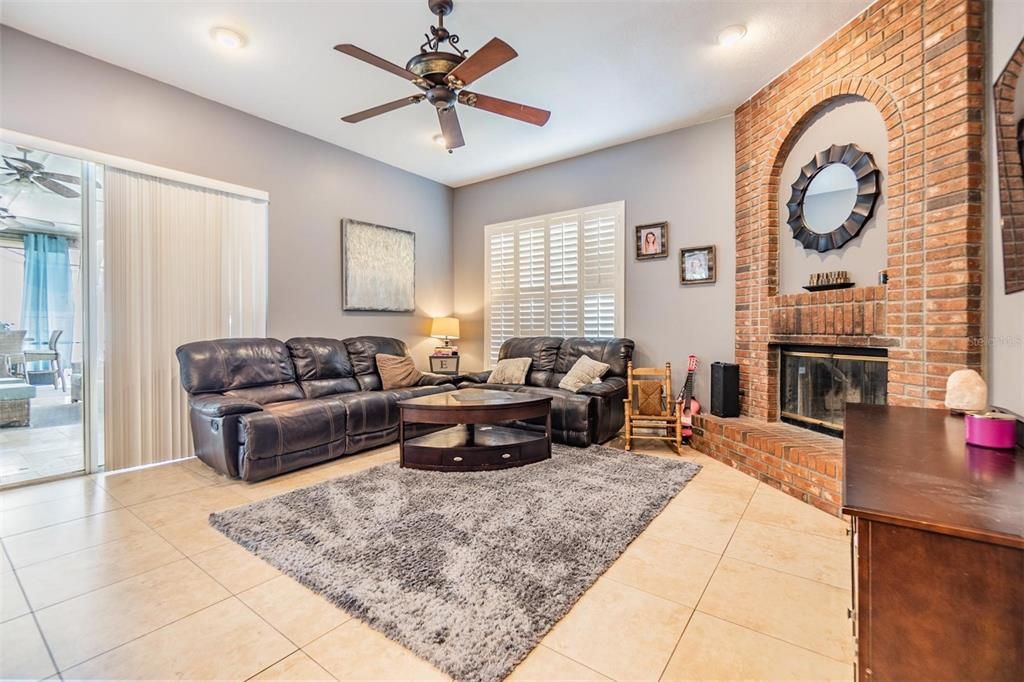 Active With Contract: $565,000 (4 beds, 2 baths, 2571 Square Feet)