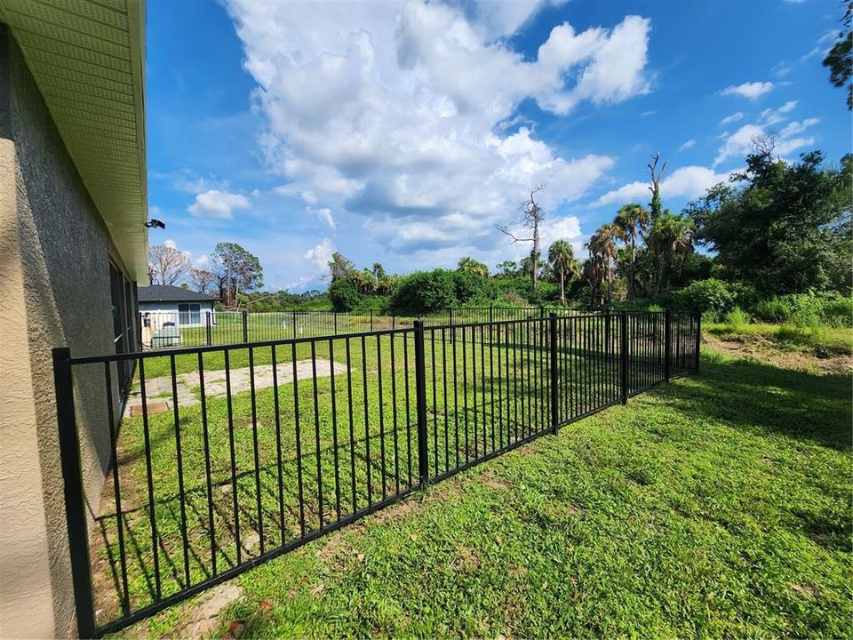 For Sale: $315,000 (3 beds, 2 baths, 1631 Square Feet)