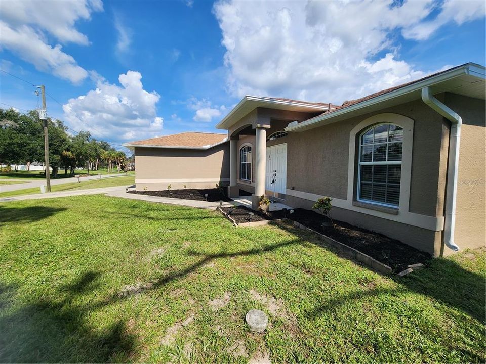 For Sale: $315,000 (3 beds, 2 baths, 1631 Square Feet)