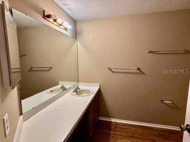 For Sale: $234,900 (2 beds, 2 baths, 975 Square Feet)