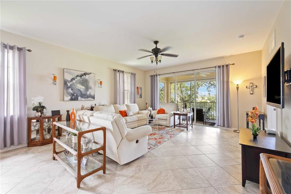 Active With Contract: $425,000 (3 beds, 3 baths, 2572 Square Feet)