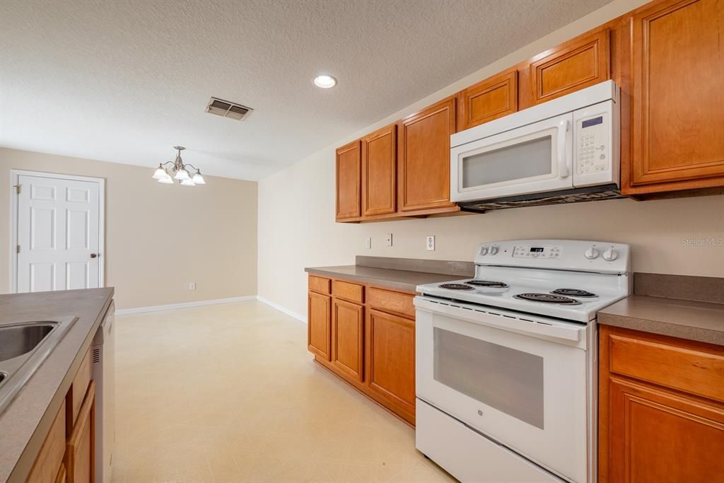 Active With Contract: $370,000 (4 beds, 2 baths, 1788 Square Feet)