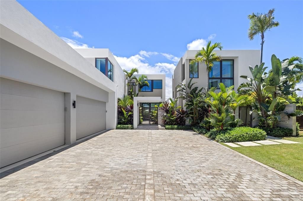 For Sale: $16,995,000 (5 beds, 7 baths, 7800 Square Feet)