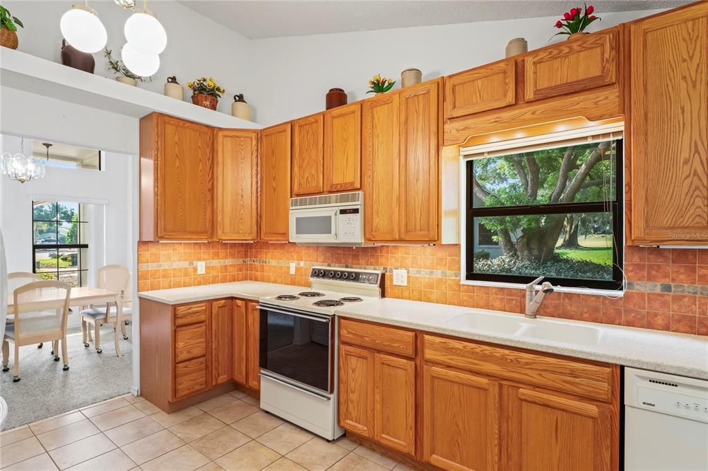 For Sale: $295,000 (2 beds, 2 baths, 1482 Square Feet)