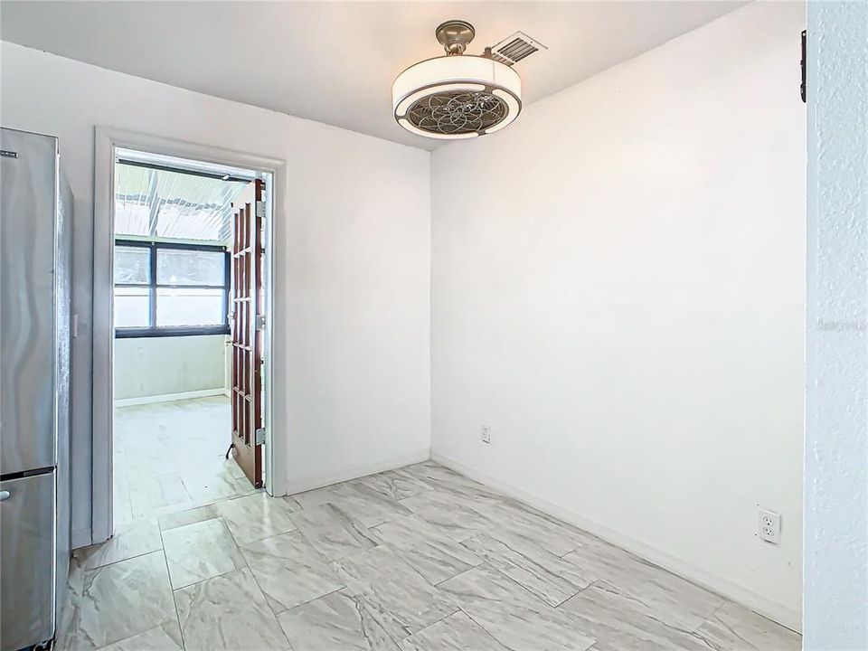 Activo con contrato: $370,000 (3 camas, 2 baños, 1036 Pies cuadrados)