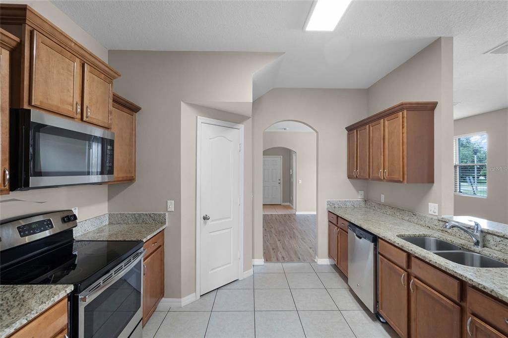 Active With Contract: $349,000 (3 beds, 2 baths, 1981 Square Feet)